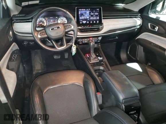 2022 Jeep Compass Altitude с VIN 3C4NJDBBXNT183331, выставлен на аукционе Copart как лот 67535455 с пробегом 14 048 миль миль и Списание • Salvage title. История ставок и продаж доступна на DreamBid. Изображение 8.