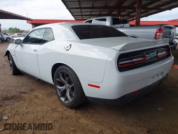 2019 Dodge Challenger R/T z VIN 2C3CDZBTXKH583533, wystawiony jako IAAI lot #43431298 z przebiegiem 114 567 mil mil oraz . Historia ofert i sprzedaży dostępna na DreamBid. Obrazek 3.