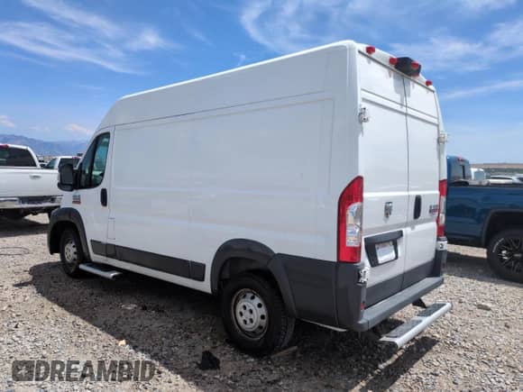 2014 Ram ProMaster Cargo с VIN 3C6TRVBG1EE111270, выставлен на аукционе Copart как лот 61200435 с пробегом 180 928 миль миль и Списание • Salvage title. История ставок и продаж доступна на DreamBid. Изображение 2.