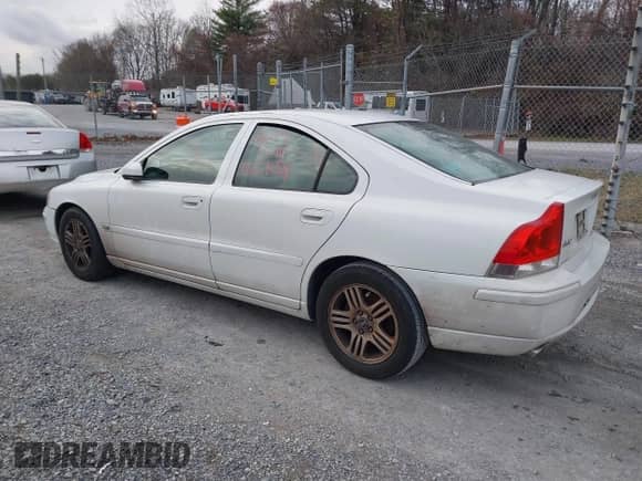 2006 Volvo S60 2.5L Turbo с VIN YV1RS592162504695, выставлен на аукционе IAAI как лот 40913748 с пробегом Не указан миль и . История ставок и продаж доступна на DreamBid. Изображение 3.