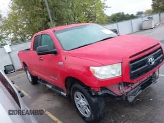 2013 Toyota Tundra z VIN 5TFUY5F10DX300772, wystawiony jako IAAI lot #43340191 z przebiegiem 215 119 mil mil oraz . Historia ofert i sprzedaży dostępna na DreamBid. Obrazek 1.