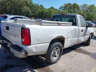 2004 Chevrolet Silverado 1500 Work Truck z VIN 1GCEC14Z34Z311869, wystawiony jako IAAI lot #43417309 z przebiegiem 206 048 mil mil oraz . Historia ofert i sprzedaży dostępna na DreamBid. Obrazek 6.