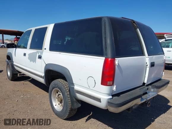 1998 Chevrolet Suburban with VIN 3GNGK26J5WG135555, listed as a IAAI auction lot 43175978 with 180,508 mi miles and . Bid and sale history available at DreamBid. Image 3.