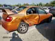 2005 Dodge Neon SXT z VIN 1B3ES56C85D165777, wystawiony jako Copart lot #69057594 z przebiegiem 93 026 mil mil oraz Szkoda całkowita • Salvage title. Historia ofert i sprzedaży dostępna na DreamBid. Obrazek 3.