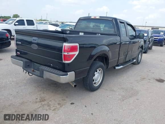 2010 Ford F-150 XL with VIN 1FTEX1CW5AKE74927, listed as a IAAI auction lot 42767900 with 191,784 mi miles and . Bid and sale history available at DreamBid. Image 4.