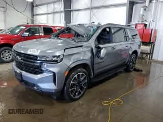 2022 Chevrolet Suburban RST с VIN 1GNSKEKD8NR239600, выставлен на аукционе Copart как лот 64103875 с пробегом 21 369 миль миль и Списание • Salvage title. История ставок и продаж доступна на DreamBid. Изображение 1.