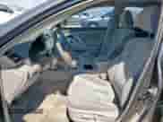 2007 Toyota Camry XLE z VIN 4T1BE46K17U652330, wystawiony jako Copart lot #84743355 z przebiegiem 150 357 mil mil oraz Czysty tytuł • Clean title. Historia ofert i sprzedaży dostępna na DreamBid. Obrazek 7.