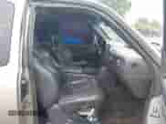 2000 GMC Sierra 1500 SLE z VIN 1GTEK19T0YE186897, wystawiony jako IAAI lot #42636565 z przebiegiem 229 310 mil mil oraz . Historia ofert i sprzedaży dostępna na DreamBid. Obrazek 5.