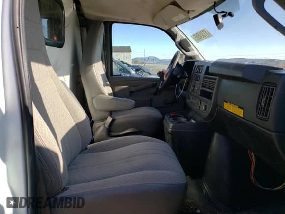 2018 Chevrolet Express Cargo с VIN 1GCWGAFP6J1283273, выставлен на аукционе Copart как лот 51324565 с пробегом Не указан миль и Списание • Salvage title. История ставок и продаж доступна на DreamBid. Изображение 11.