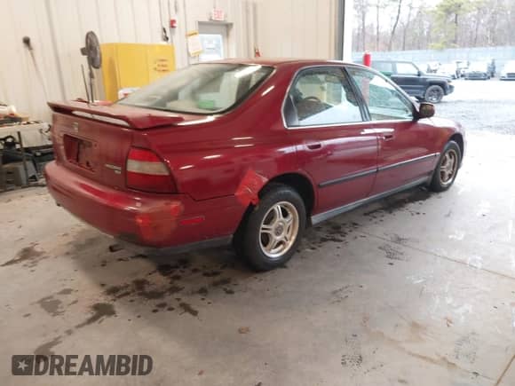 1994 Honda Accord LX с VIN 1HGCD563XRA131476, выставлен на аукционе IAAI как лот 41848998 с пробегом 109 243 миль миль и . История ставок и продаж доступна на DreamBid. Изображение 4.