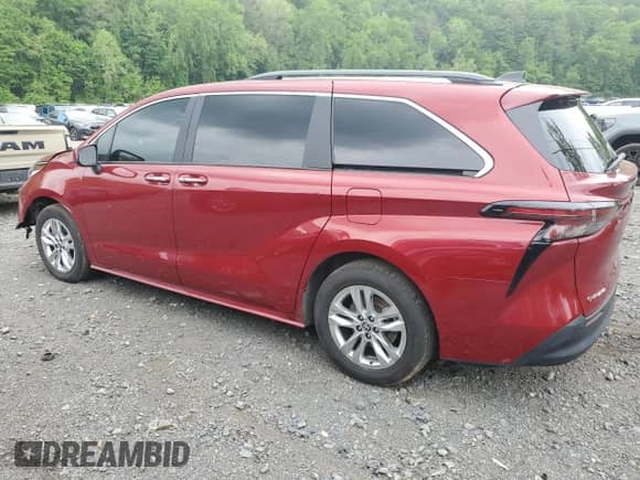 2025 Toyota Sienna XLE z VIN 5TDJSKFC9SS161197, wystawiony jako Copart lot #56936045 z przebiegiem 9 631 mil mil oraz Szkoda całkowita • Salvage title. Historia ofert i sprzedaży dostępna na DreamBid. Obrazek 2.