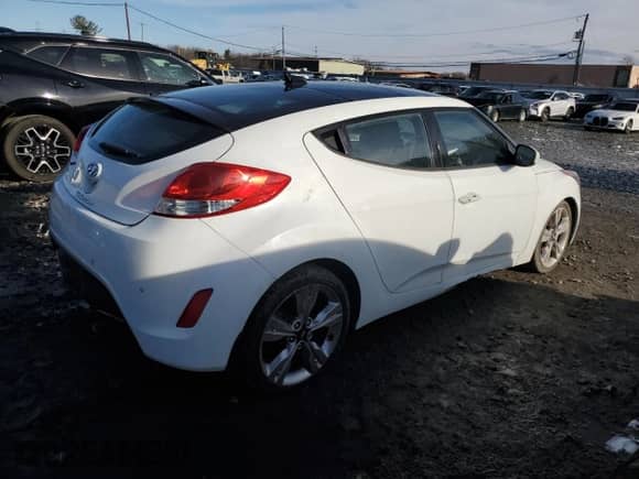 2016 Hyundai Veloster z VIN KMHTC6AD0GU272992, wystawiony jako Copart lot #85433534 z przebiegiem 78 628 mil mil oraz Czysty tytuł • Clean title. Historia ofert i sprzedaży dostępna na DreamBid. Obrazek 3.