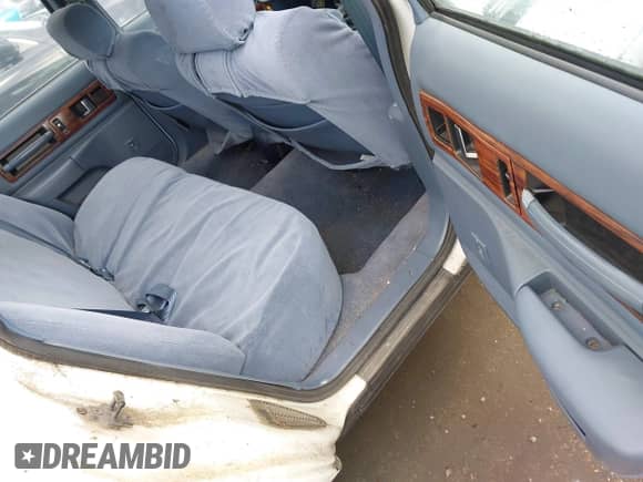 1996 Chevrolet Caprice 1SA Special Value с VIN 1G1BL52P3TR183328, выставлен на аукционе IAAI как лот 43535005 с пробегом Не указан миль и . История ставок и продаж доступна на DreamBid. Изображение 8.