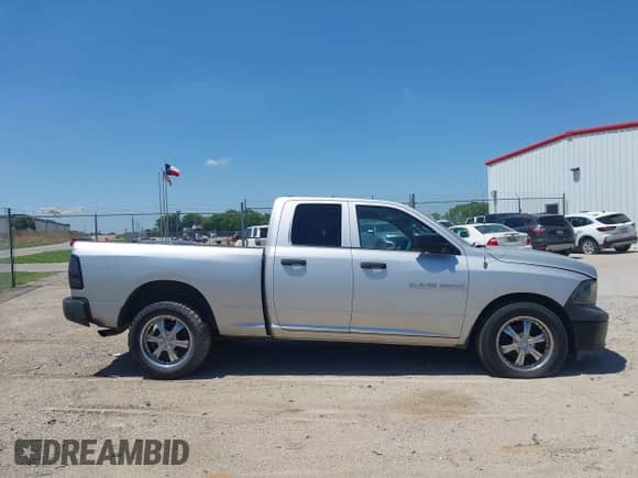 2012 Ram 1500 Tradesman z VIN 1C6RD6FP2CS168791, wystawiony jako IAAI lot #41644108 z przebiegiem 211 029 mil mil oraz . Historia ofert i sprzedaży dostępna na DreamBid. Obrazek 13.