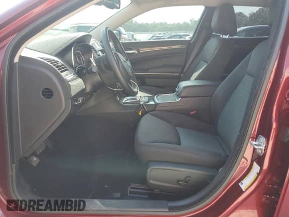 2020 Chrysler 300 Touring L z VIN 2C3CCAAG6LH212704, wystawiony jako Copart lot #63996225 z przebiegiem 40 317 mil mil oraz Szkoda całkowita • Salvage title. Historia ofert i sprzedaży dostępna na DreamBid. Obrazek 7.