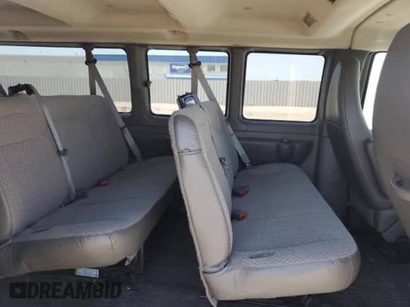 2014 Chevrolet Express Passenger LT с VIN 1GAZG1FG6E1122739, выставлен на аукционе Copart как лот 56582675 с пробегом 85 925 миль миль и Списание • Salvage title. История ставок и продаж доступна на DreamBid. Изображение 11.