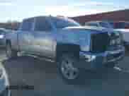 2017 Chevrolet Silverado 2500HD Work Truck z VIN 1GC1KUEG5HF122776, wystawiony jako IAAI lot #41386927 z przebiegiem 55 682 mil mil oraz . Historia ofert i sprzedaży dostępna na DreamBid. Obrazek 1.