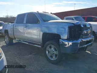 2017 Chevrolet Silverado 2500HD Work Truck z VIN 1GC1KUEG5HF122776, wystawiony jako IAAI lot #41386927 z przebiegiem 55 682 mil mil oraz . Historia ofert i sprzedaży dostępna na DreamBid. Obrazek 1.