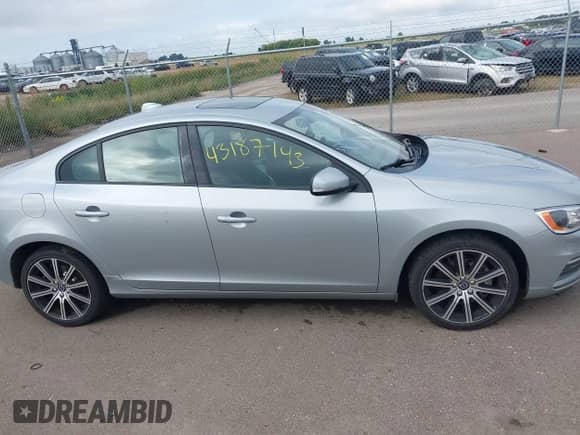 2017 Volvo S60 Dynamic с VIN YV140MTLXH2435391, выставлен на аукционе IAAI как лот 43187143 с пробегом 88 666 миль миль и . История ставок и продаж доступна на DreamBid. Изображение 13.
