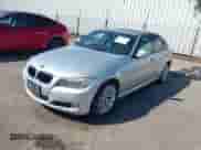 2011 BMW 3 Series 328i z VIN WBAPH5G57BNM83236, wystawiony jako IAAI lot #43295180 z przebiegiem 101 914 mil mil oraz . Historia ofert i sprzedaży dostępna na DreamBid. Obrazek 2.