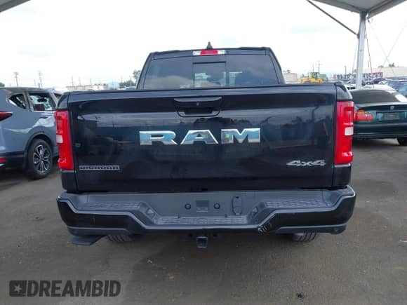 2025 Ram 1500 Big Horn z VIN 1C6RRFFG7SN506037, wystawiony jako IAAI lot #41915215 z przebiegiem 2 137 mil mil oraz . Historia ofert i sprzedaży dostępna na DreamBid. Obrazek 16.
