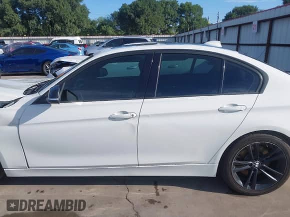 2013 BMW 3 Series 335i z VIN WBA3A9G52DNP36184, wystawiony jako IAAI lot #42330629 z przebiegiem 120 377 mil mil oraz . Historia ofert i sprzedaży dostępna na DreamBid. Obrazek 14.