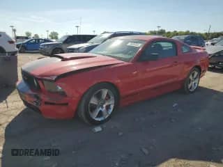 2006 Ford Mustang GT Deluxe с VIN 1ZVFT82H765223907, выставлен на аукционе Copart как лот 70638445 с пробегом 93 453 миль миль и Чистый • Clean title. История ставок и продаж доступна на DreamBid. Изображение 1.
