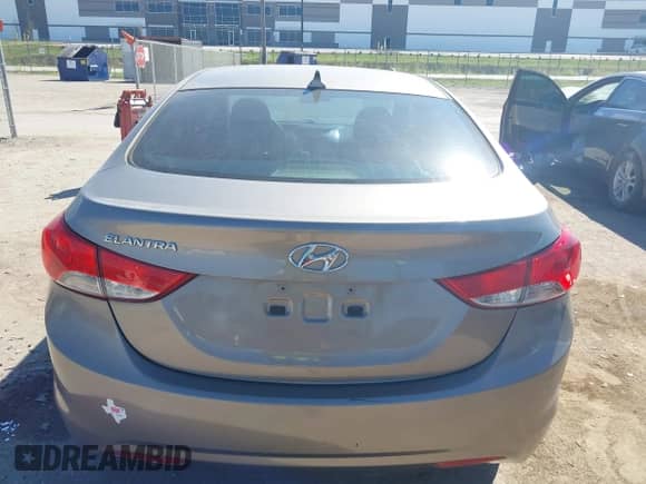 2013 Hyundai Elantra GLS с VIN 5NPDH4AE1DH231994, выставлен на аукционе IAAI как лот 43422067 с пробегом 171 882 миль миль и . История ставок и продаж доступна на DreamBid. Изображение 16.