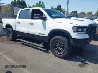 2020 Ram 1500 Rebel z VIN 1C6SRFLT5LN214584, wystawiony jako IAAI lot #43186902 z przebiegiem 82 036 mil mil oraz . Historia ofert i sprzedaży dostępna na DreamBid. Obrazek 1.