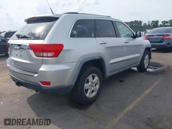 2011 Jeep Grand Cherokee Laredo с VIN 1J4RS4GG0BC515572, выставлен на аукционе IAAI как лот 43083797 с пробегом 142 051 миль миль и . История ставок и продаж доступна на DreamBid. Изображение 4.