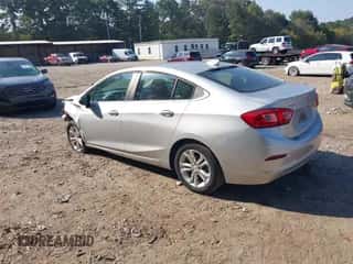 2019 Chevrolet Cruze LT z VIN 1G1BE5SM7K7126169, wystawiony jako IAAI lot #43262508 z przebiegiem 178 979 mil mil oraz . Historia ofert i sprzedaży dostępna na DreamBid. Obrazek 3.