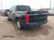 2022 Toyota Tundra SR5 z VIN 5TFLA5DB1NX054960, wystawiony jako IAAI lot #43329005 z przebiegiem 29 382 mil mil oraz . Historia ofert i sprzedaży dostępna na DreamBid. Obrazek 3.