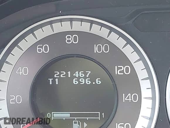 2012 Volvo XC70 3.2L with VIN YV4940BZ8C1143880, listed as a IAAI auction lot 41443930 with 221,467 mi miles and . Bid and sale history available at DreamBid. Image 15.