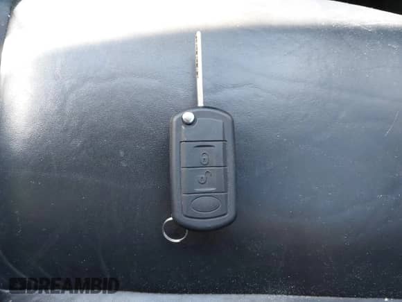 2007 Land Rover Range Rover Sport SC z VIN SALSH23497A111915, wystawiony jako IAAI lot #42396962 z przebiegiem 153 941 mil mil oraz . Historia ofert i sprzedaży dostępna na DreamBid. Obrazek 11.