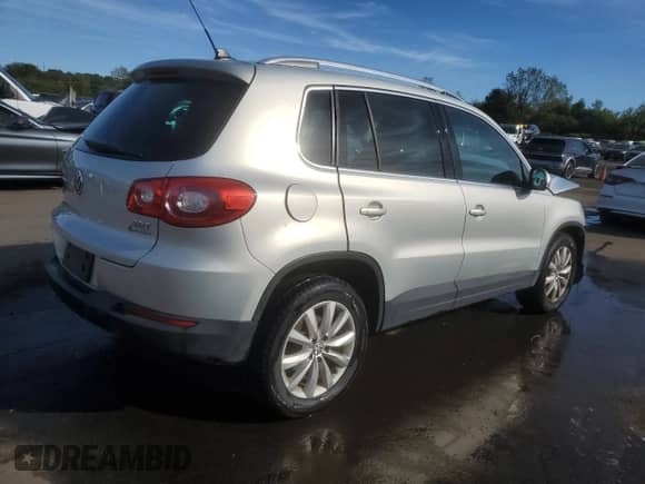 2011 Volkswagen Tiguan S с VIN WVGBV7AX5BW527753, выставлен на аукционе Copart как лот 85129485 с пробегом 110 508 миль миль и Списание • Salvage title. История ставок и продаж доступна на DreamBid. Изображение 3.