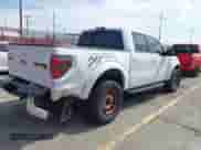 2014 Ford F-150 SVT Raptor z VIN 1FTFW1R66EFA84741, wystawiony jako IAAI lot #43035090 z przebiegiem 166 706 mil mil oraz . Historia ofert i sprzedaży dostępna na DreamBid. Obrazek 4.
