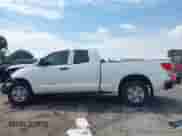 2013 Toyota Tundra z VIN 5TFRU5F14DX029880, wystawiony jako IAAI lot #43081536 z przebiegiem 198 758 mil mil oraz . Historia ofert i sprzedaży dostępna na DreamBid. Obrazek 14.