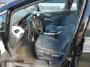 2017 Chevrolet Bolt EV Premier z VIN 1G1FX6S03H4191173, wystawiony jako Copart lot #66540943 z przebiegiem 66 507 mil mil oraz . Historia ofert i sprzedaży dostępna na DreamBid. Obrazek 7.