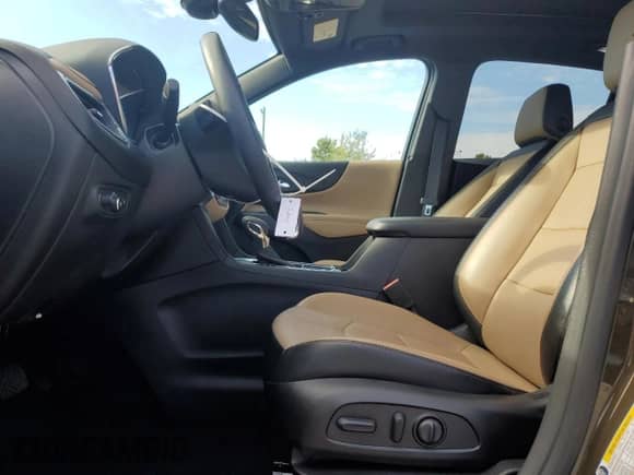 2023 Chevrolet Equinox Premier z VIN 3GNAXNEG5PL193849, wystawiony jako Copart lot #71007185 z przebiegiem 19 866 mil mil oraz Szkoda całkowita • Salvage title. Historia ofert i sprzedaży dostępna na DreamBid. Obrazek 7.