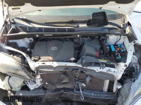 2019 Toyota Sienna SE with VIN 5TDXZ3DC7KS002807, listed as a Copart auction lot 59364105 with 61,346 mi miles and Salvage title. Bid and sale history available at DreamBid. Image 12.