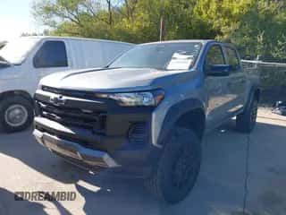 2023 Chevrolet Colorado 4WD Trail Boss с VIN 1GCPTEEK7P1215473, выставлен на аукционе IAAI как лот 43502060 с пробегом 37 617 миль миль и . История ставок и продаж доступна на DreamBid. Изображение 2.
