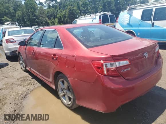 2014 Toyota Camry L с VIN 4T1BF1FK5EU755324, выставлен на аукционе Copart как лот 67214715 с пробегом 109 737 миль миль и Списание • Salvage title. История ставок и продаж доступна на DreamBid. Изображение 2.