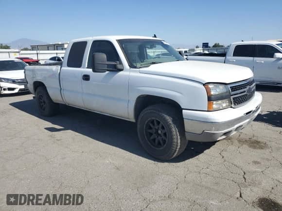 2006 Chevrolet Silverado 1500 LT3 z VIN 1GCEK19Z66Z219640, wystawiony jako Copart lot #66144155 z przebiegiem Nie podano mil oraz Szkoda całkowita • Salvage title. Historia ofert i sprzedaży dostępna na DreamBid. Obrazek 4.
