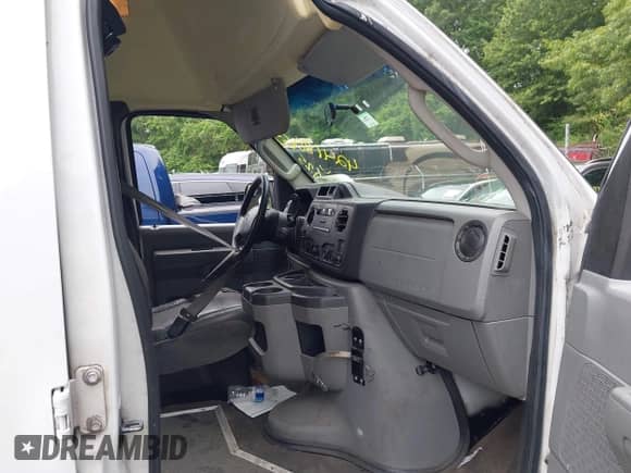 2012 Ford Econoline Cargo Commercial z VIN 1FTNS2EWXCDA09147, wystawiony jako IAAI lot #42418065 z przebiegiem 169 509 mil mil oraz . Historia ofert i sprzedaży dostępna na DreamBid. Obrazek 5.