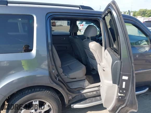 2010 Honda Pilot Touring with VIN 5FNYF4H88AB012001, listed as a IAAI auction lot 42635771 with 287,115 mi miles and . Bid and sale history available at DreamBid. Image 8.