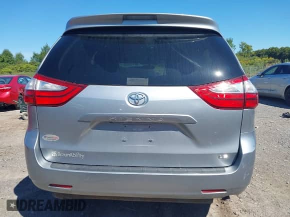 2017 Toyota Sienna LE Auto Access Seat с VIN 5TDKZ3DC7HS826423, выставлен на аукционе IAAI как лот 43102554 с пробегом 78 433 миль миль и . История ставок и продаж доступна на DreamBid. Изображение 17.