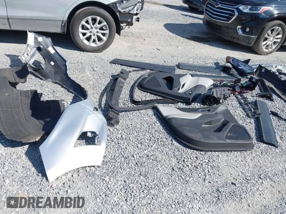 2018 Chevrolet Equinox LT z VIN 2GNAXJEV6J6202643, wystawiony jako IAAI lot #43005625 z przebiegiem 52 382 mil mil oraz . Historia ofert i sprzedaży dostępna na DreamBid. Obrazek 18.