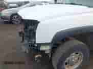 2003 Chevrolet Silverado 2500HD LT z VIN 1GCHK29U23E116984, wystawiony jako IAAI lot #43217859 z przebiegiem 265 239 mil mil oraz . Historia ofert i sprzedaży dostępna na DreamBid. Obrazek 19.