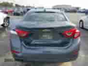 2018 Chevrolet Cruze LT z VIN 1G1BE5SM2J7188657, wystawiony jako IAAI lot #43440260 z przebiegiem 173 856 mil mil oraz . Historia ofert i sprzedaży dostępna na DreamBid. Obrazek 6.