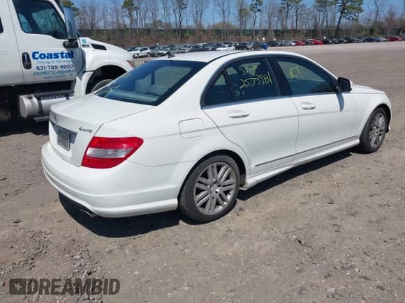 2008 Mercedes-Benz C 300 Sport z VIN WDDGF81X68F062900, wystawiony jako IAAI lot #42079938 z przebiegiem Nie podano mil oraz . Historia ofert i sprzedaży dostępna na DreamBid. Obrazek 4.